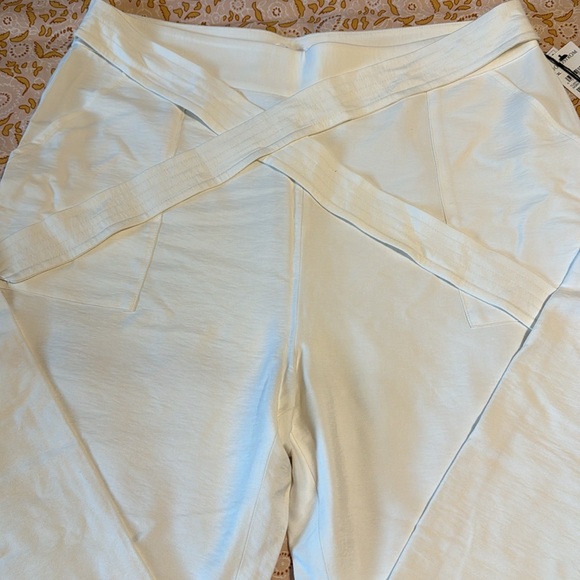 Leith cropped side zip ankle length pants with front patch pockets. Brand new. - Picture 3 of 7